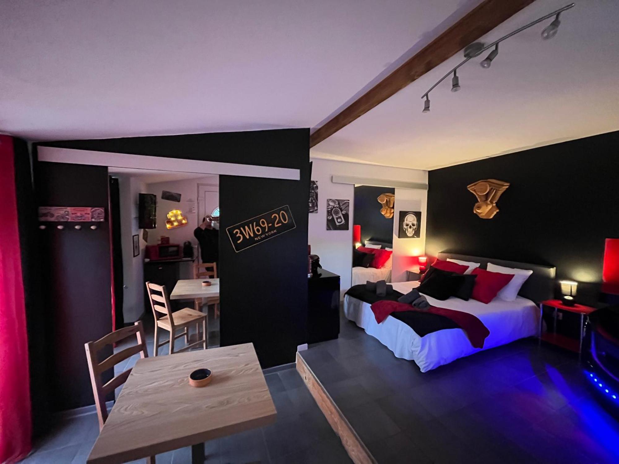"Le Maloya" Chalets Independants -Chambre Balneo - Relais Motards Lacaune Buitenkant foto