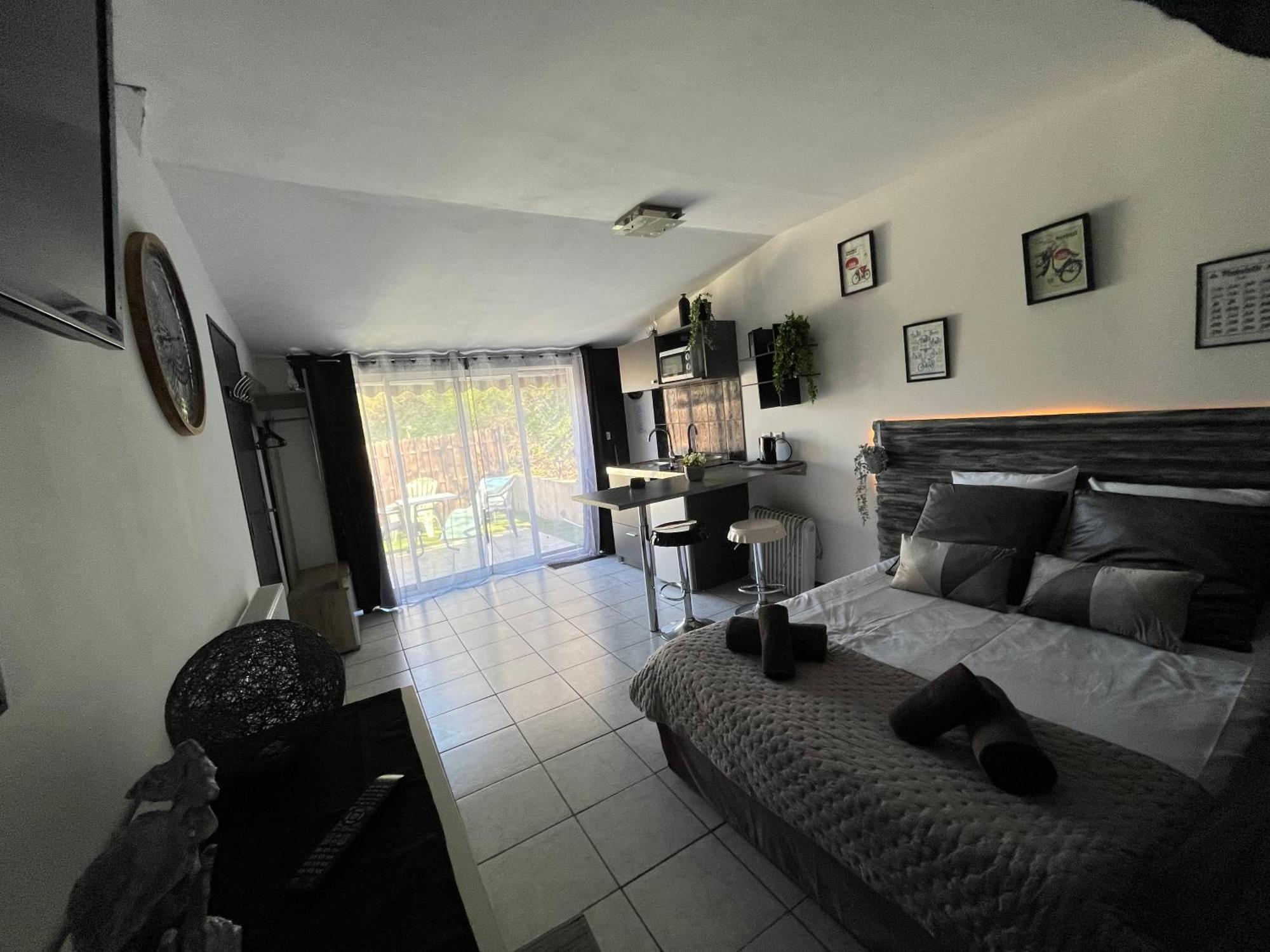 "Le Maloya" Chalets Independants -Chambre Balneo - Relais Motards Lacaune Buitenkant foto