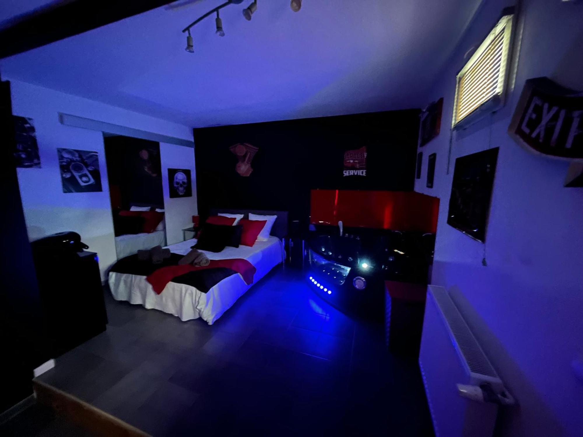 "Le Maloya" Chalets Independants -Chambre Balneo - Relais Motards Lacaune Buitenkant foto